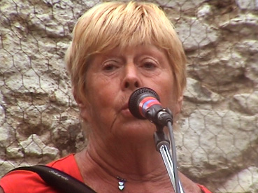 Claude MICHEL, chanteuse accordoniste et militante pour les droits des Femmes ....